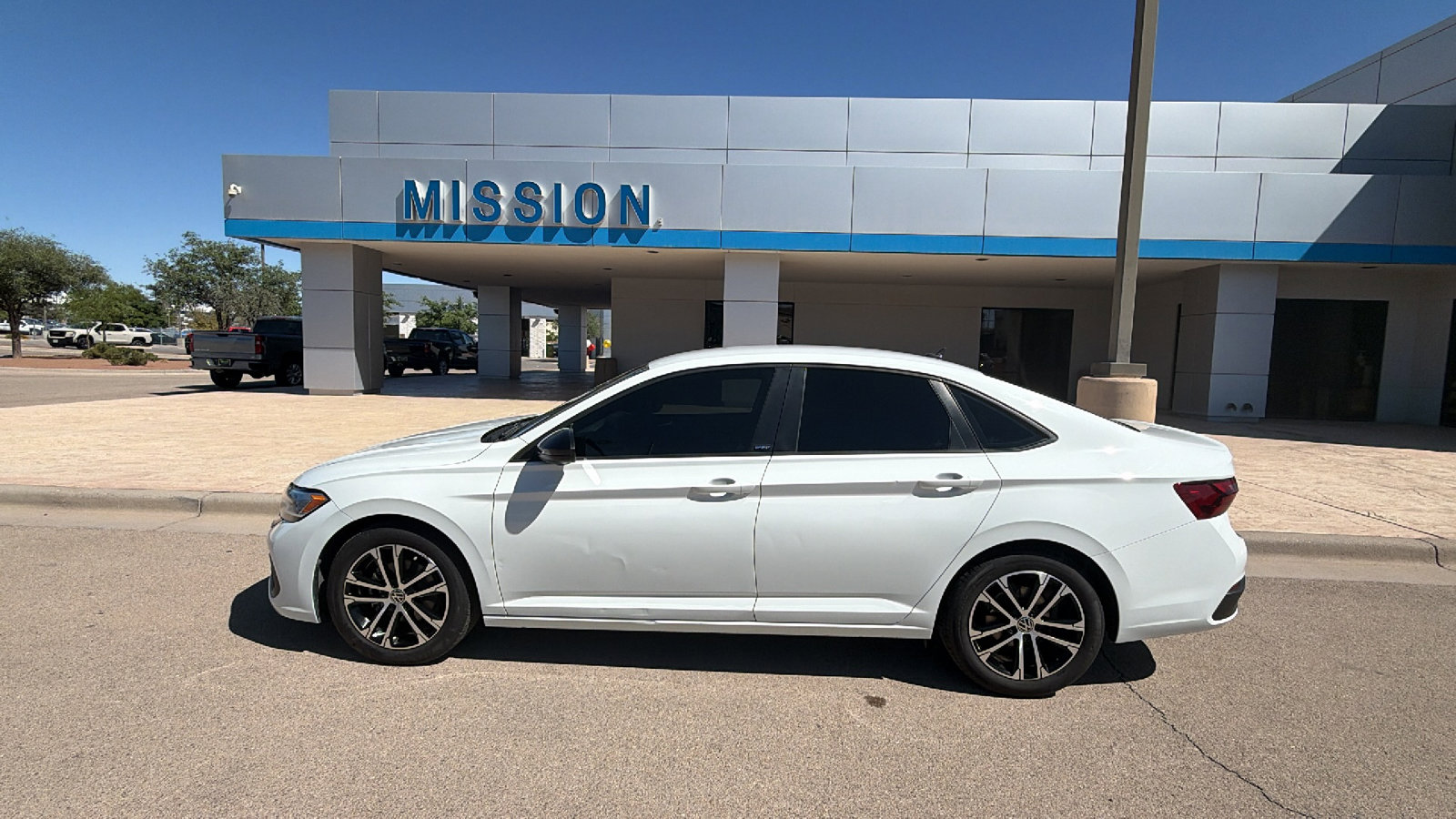 Used 2023 Volkswagen Jetta Sport image 2