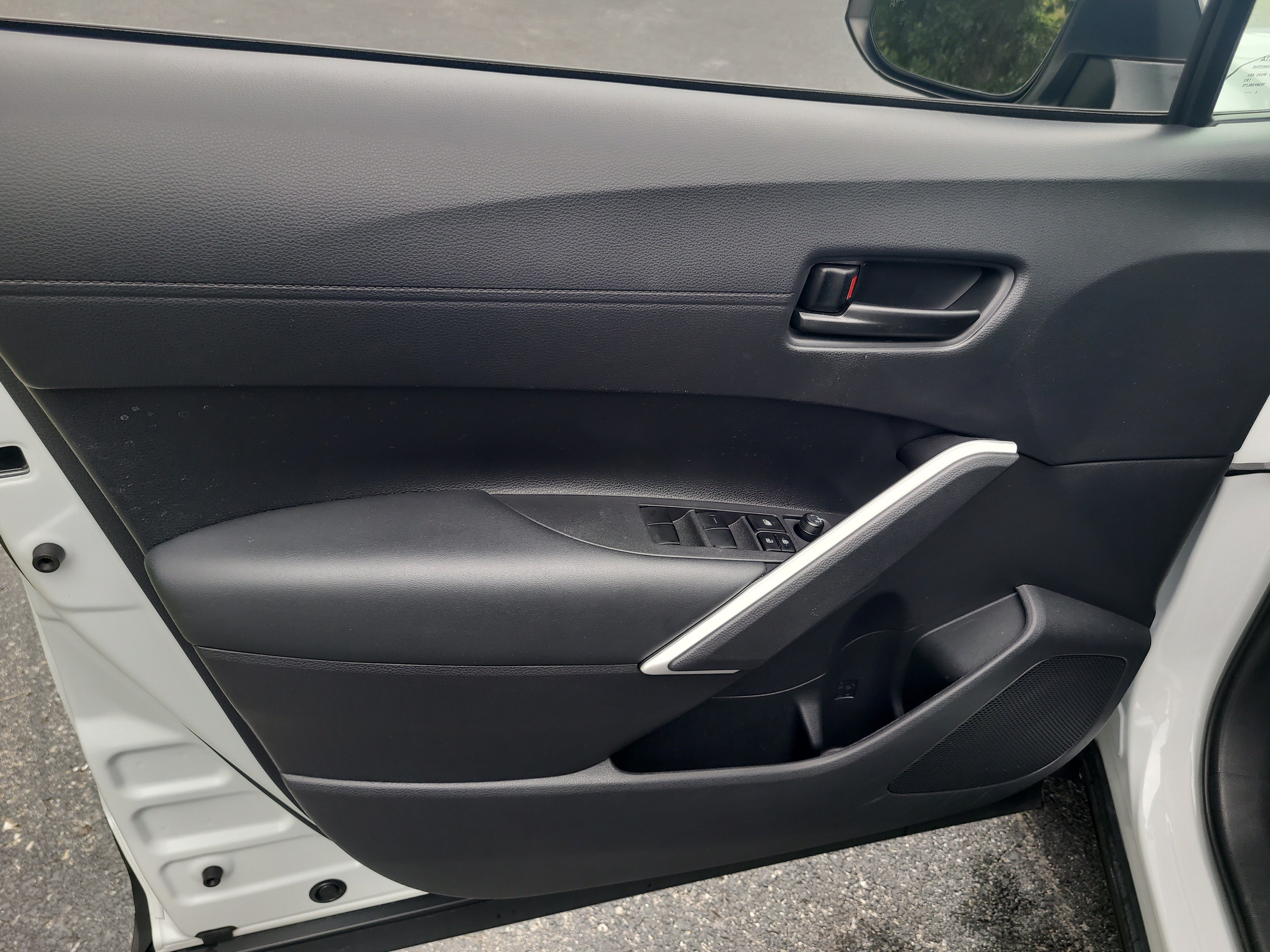 Certified 2025 Toyota Corolla Cross LE FWD image 17
