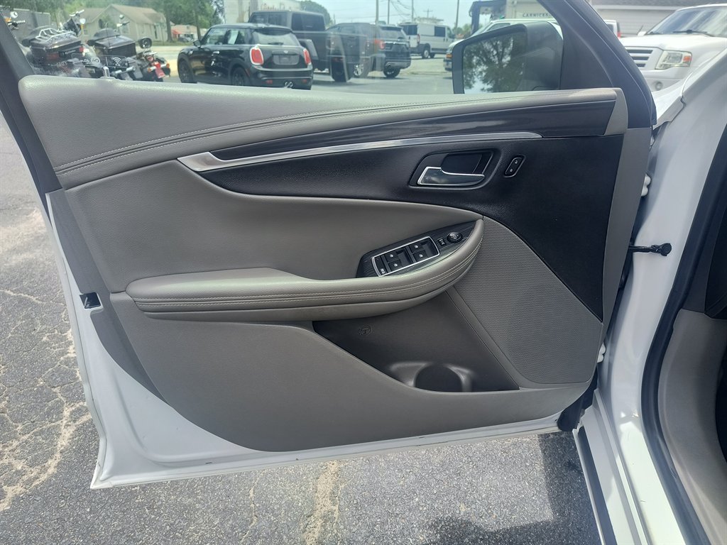 Used 2016 Chevrolet Impala LT FWD image 16