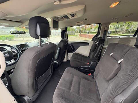 Used 2012 Dodge Grand Caravan SXT image 24