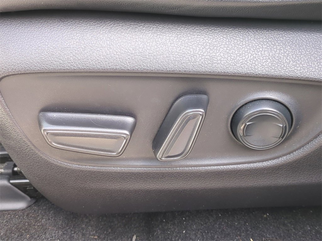 Used 2022 Toyota RAV4 XLE image 22