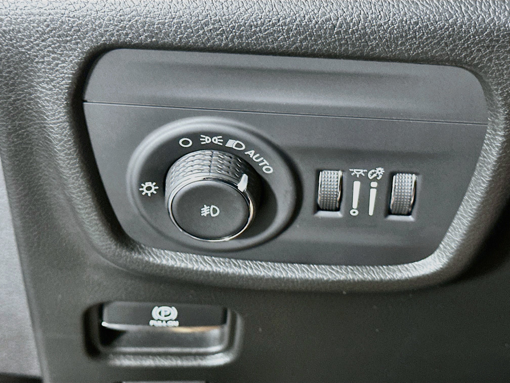 Used 2022 Jeep Grand Cherokee Overland w/ Luxury Tech Group IV RWD image 17