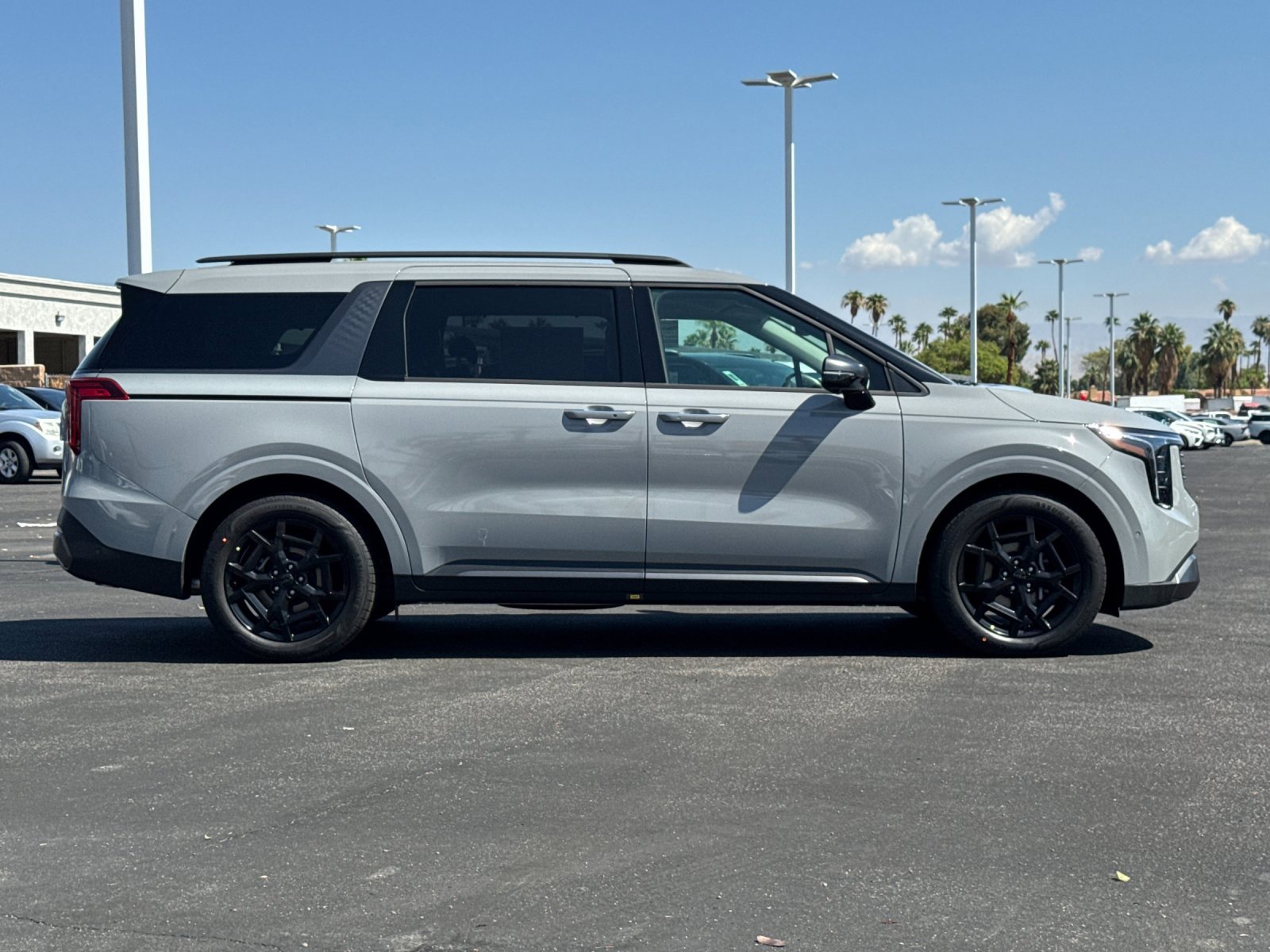 New 2026 Kia Carnival SX image 2