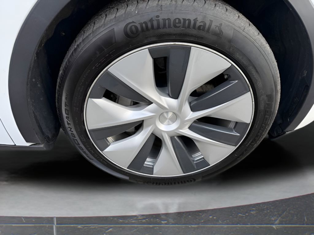 Used 2023 Tesla Model Y Long Range image 10