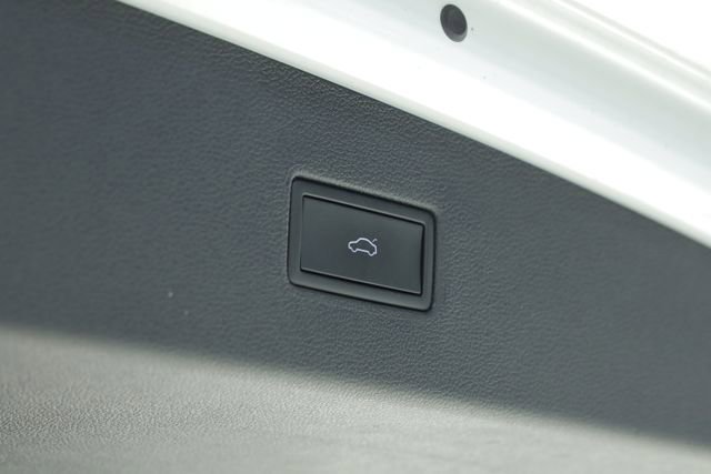 Used 2024 Volkswagen Tiguan SE image 38