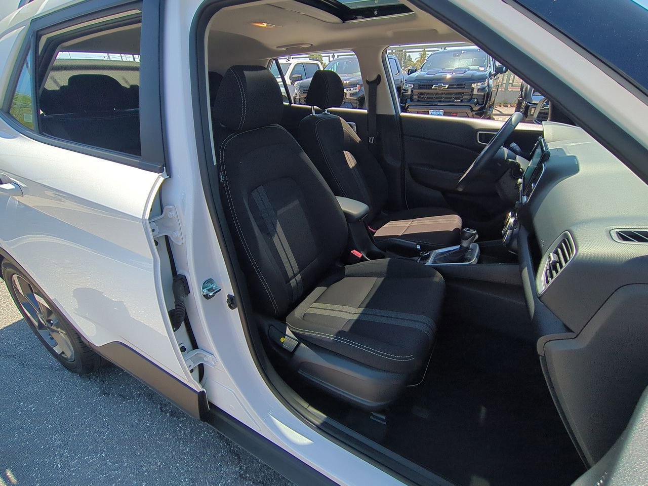 Used 2025 Hyundai Venue SEL FWD image 27