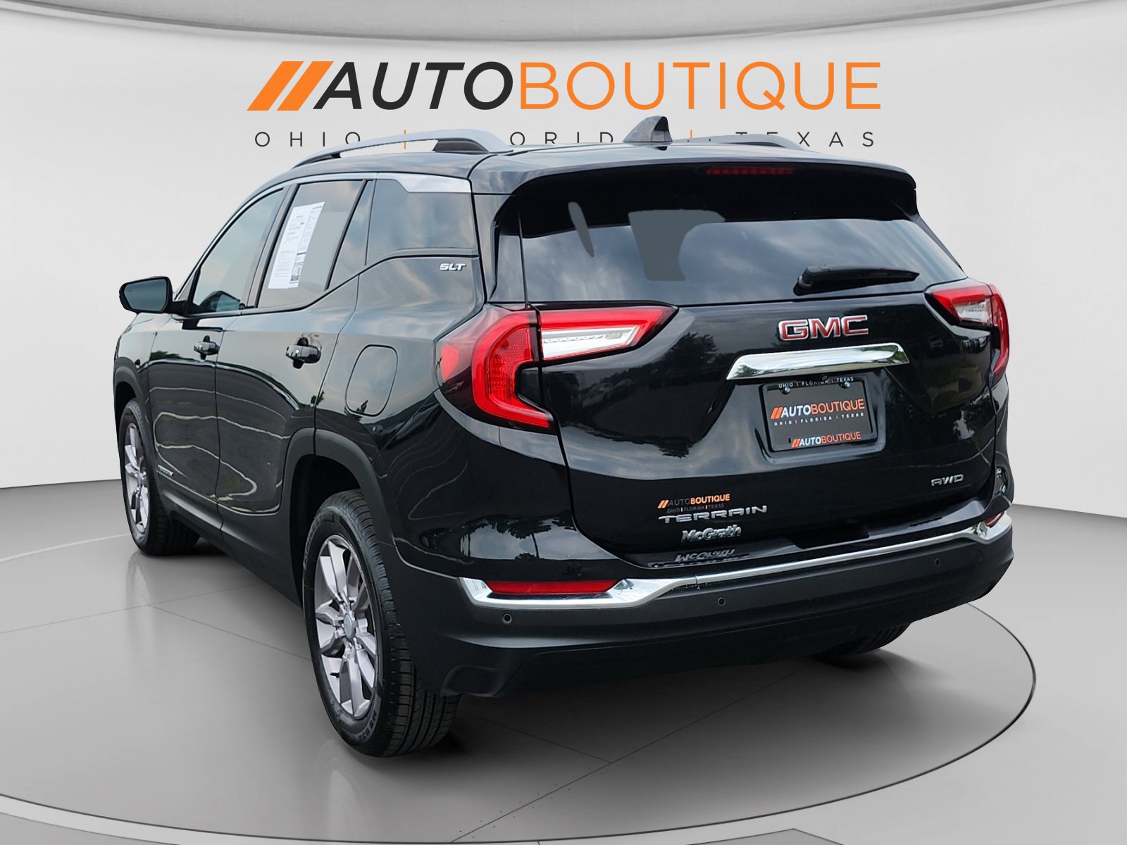 Used 2022 GMC Terrain SLT w/ Infotainment Package II AWD/4WD image 3