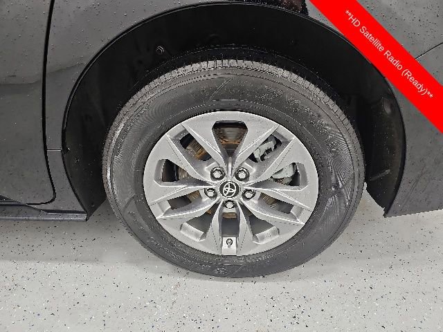 Certified 2023 Toyota Sienna XLE FWD image 11