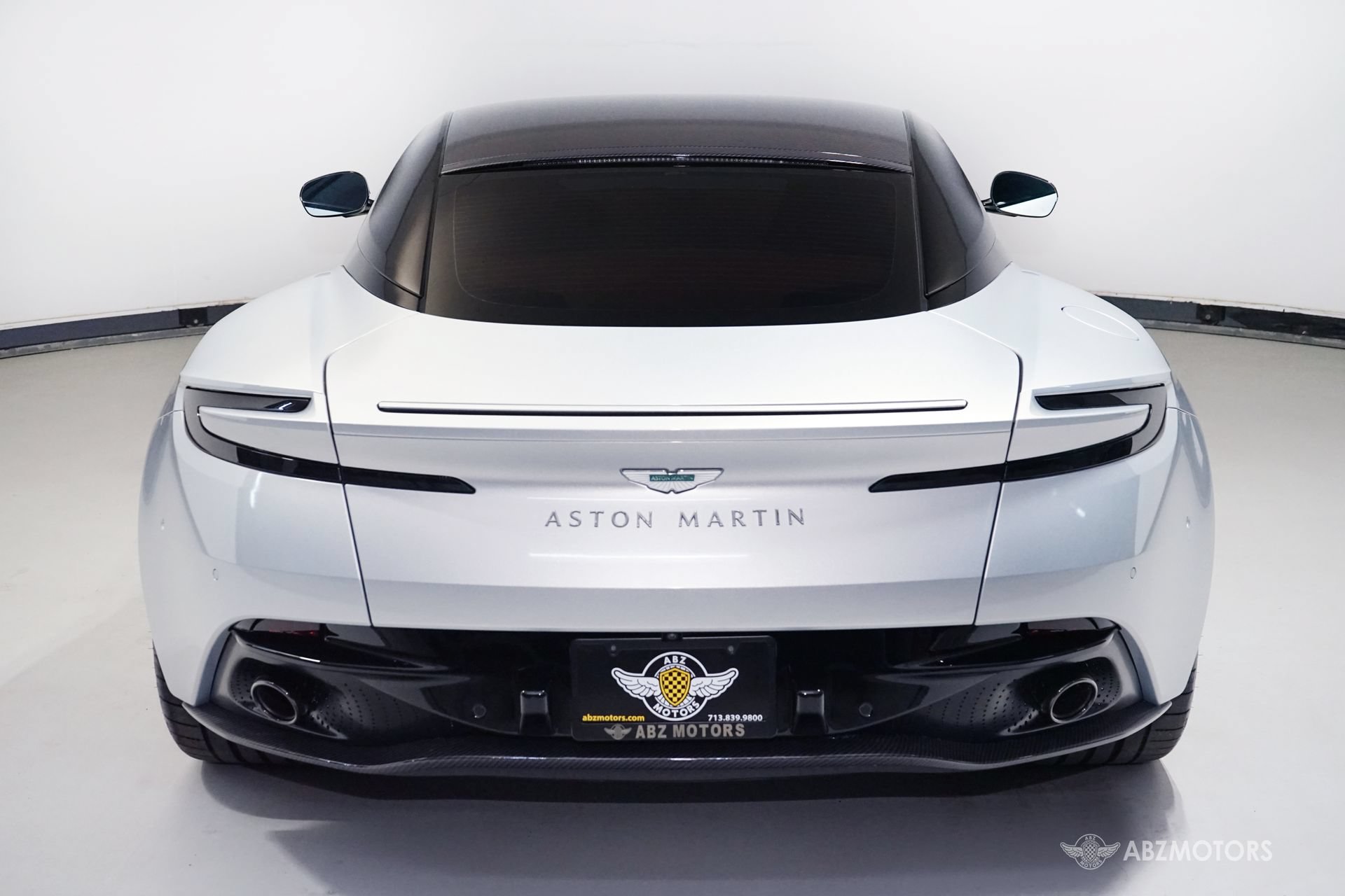 Used 2025 Aston Martin DB12 Coupe RWD image 8