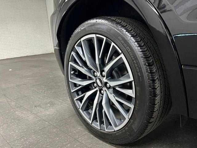 Used 2025 Cadillac XT4 Sport AWD/4WD image 12