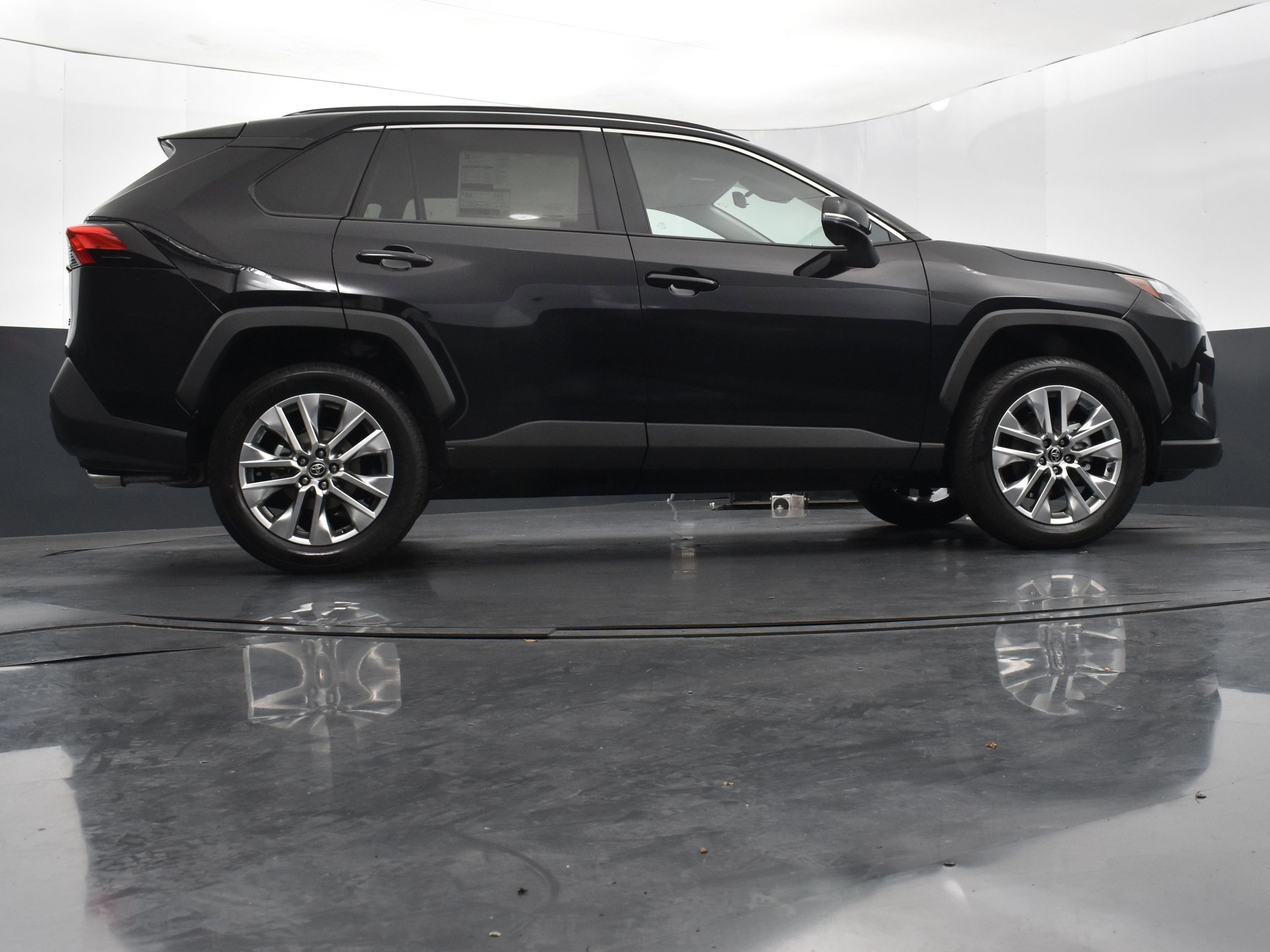 Used 2025 Toyota RAV4 XLE Premium image 41