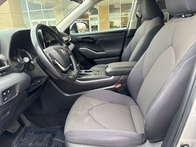 Used 2024 Toyota Highlander LE image 8