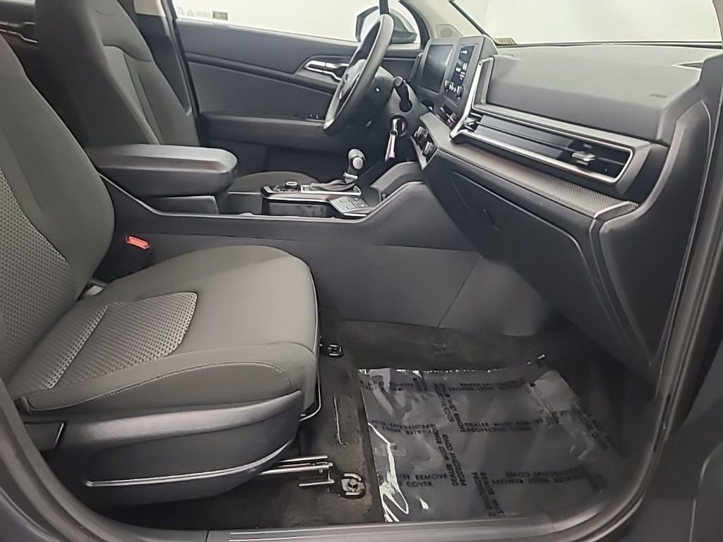 Used 2025 Kia Sportage LX image 15