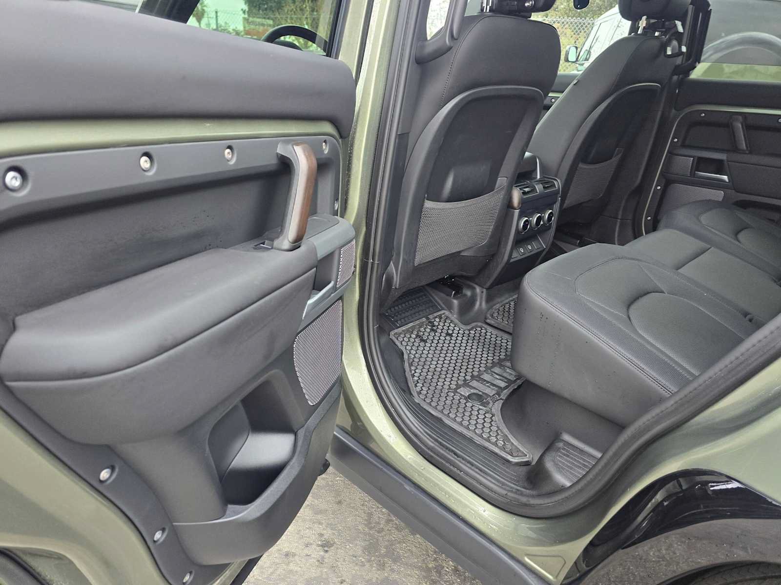 Used 2024 Land Rover Defender 110 X-Dynamic SE AWD/4WD image 16