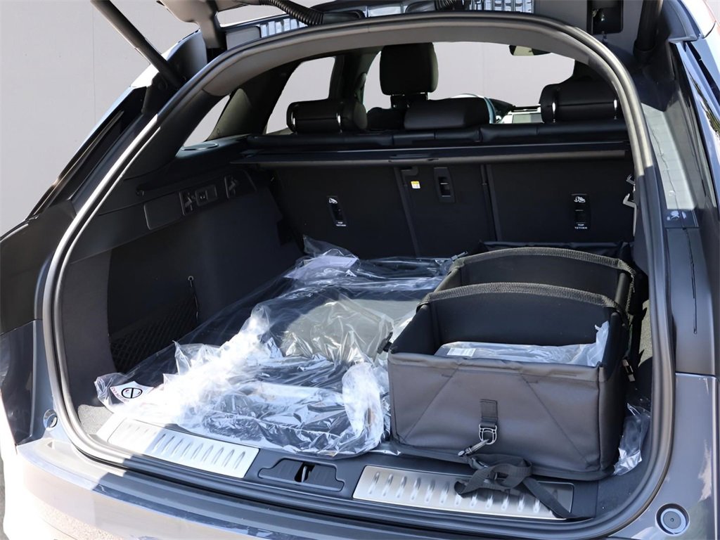 New 2026 Land Rover Range Rover Velar Dynamic SE image 17