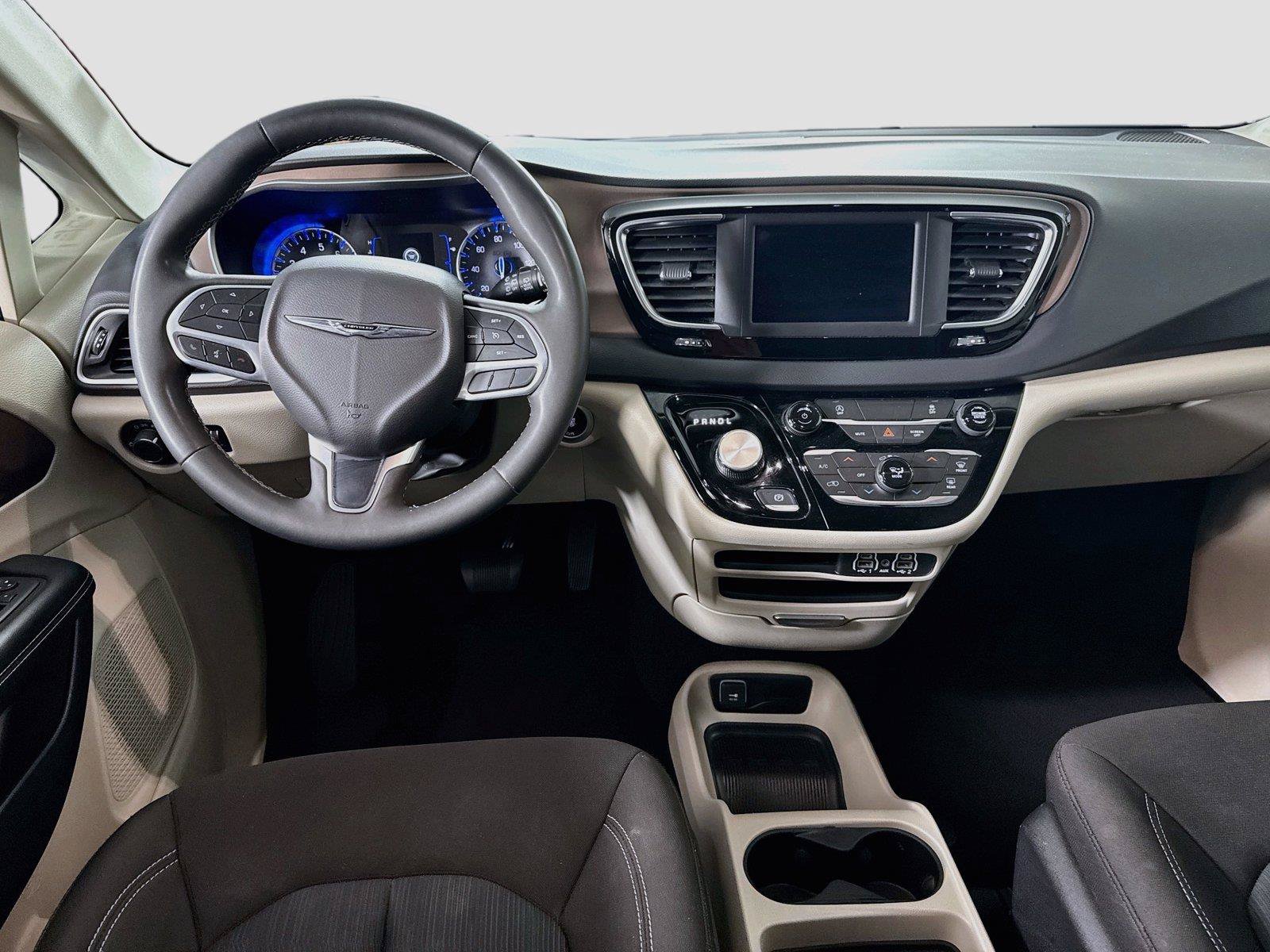 Used 2023 Chrysler Voyager LX FWD image 2