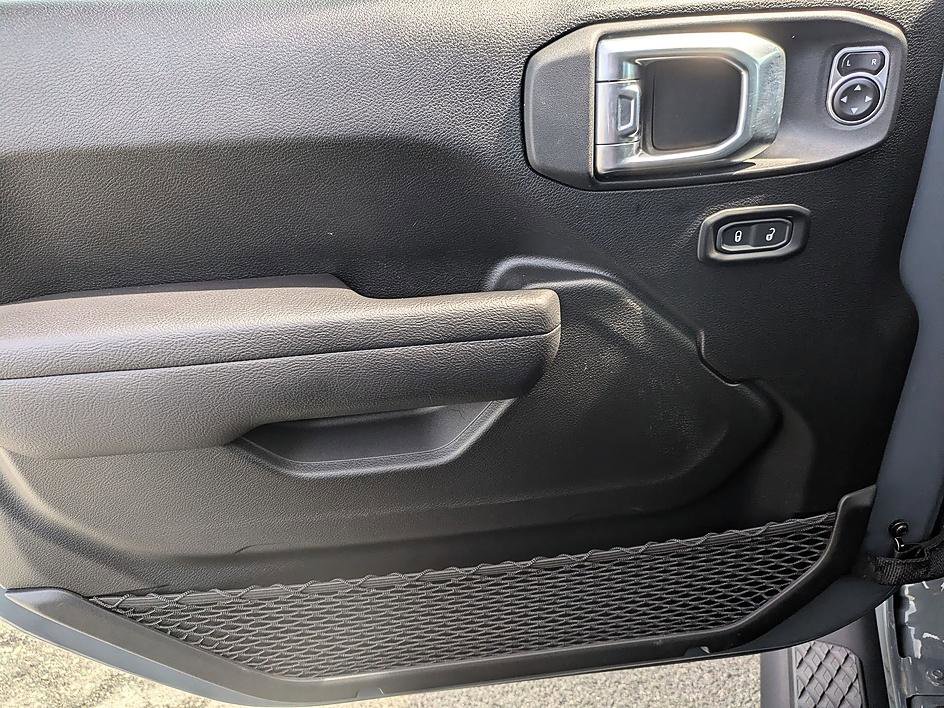 Used 2024 Jeep Gladiator Mojave w/ Safety Group image 14