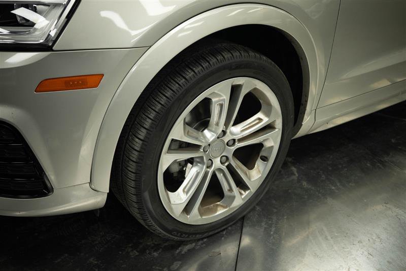 Used 2018 Audi Q3 2.0T Premium Plus w/ Premium Plus Package FWD image 4