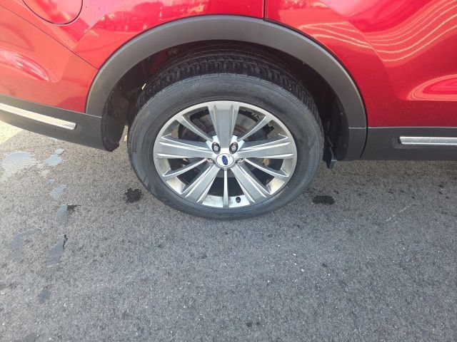 Used 2019 Ford Explorer Limited w/ Ford Safe & Smart Package image 6