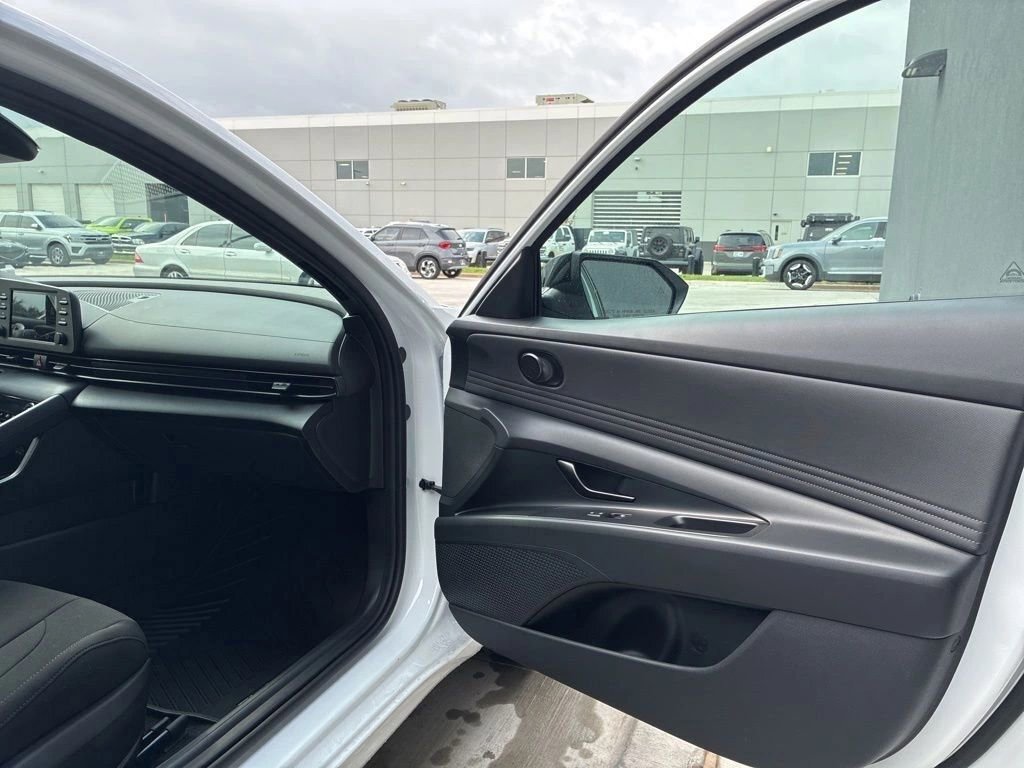 New 2026 Hyundai Elantra Sport FWD image 16