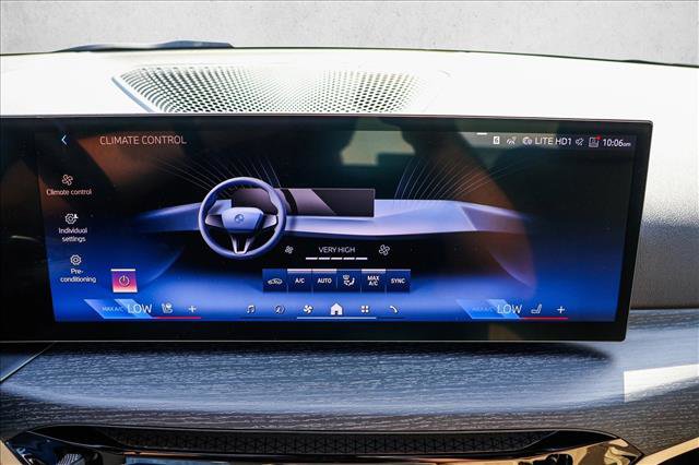 Certified 2025 BMW 330i xDrive Sedan w/ Convenience Package image 18