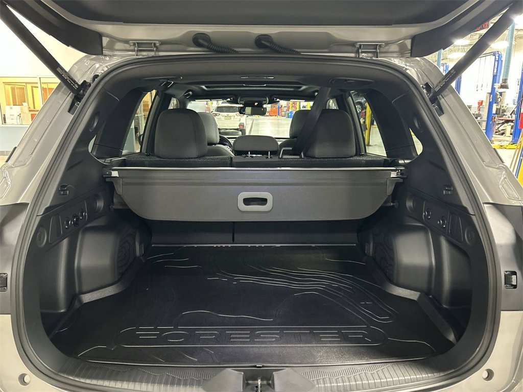Used 2025 Subaru Forester Premium image 27
