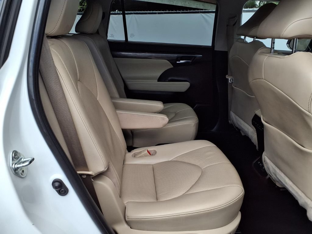 Used 2020 Toyota Highlander Limited FWD image 20