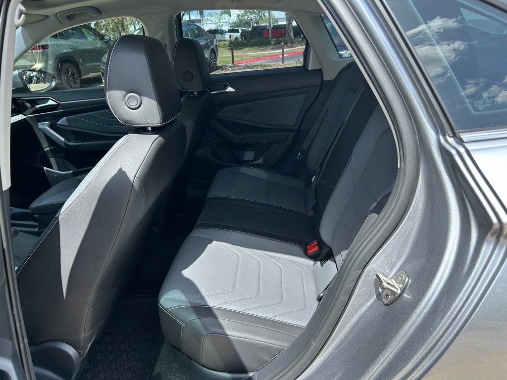 Used 2025 Volkswagen Jetta SEL FWD image 38