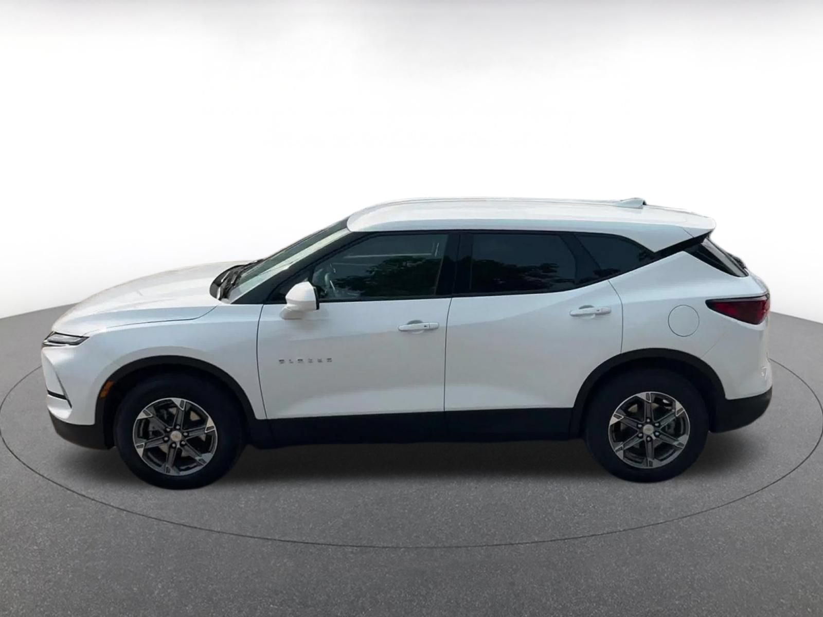 Used 2025 Chevrolet Blazer LT FWD image 8