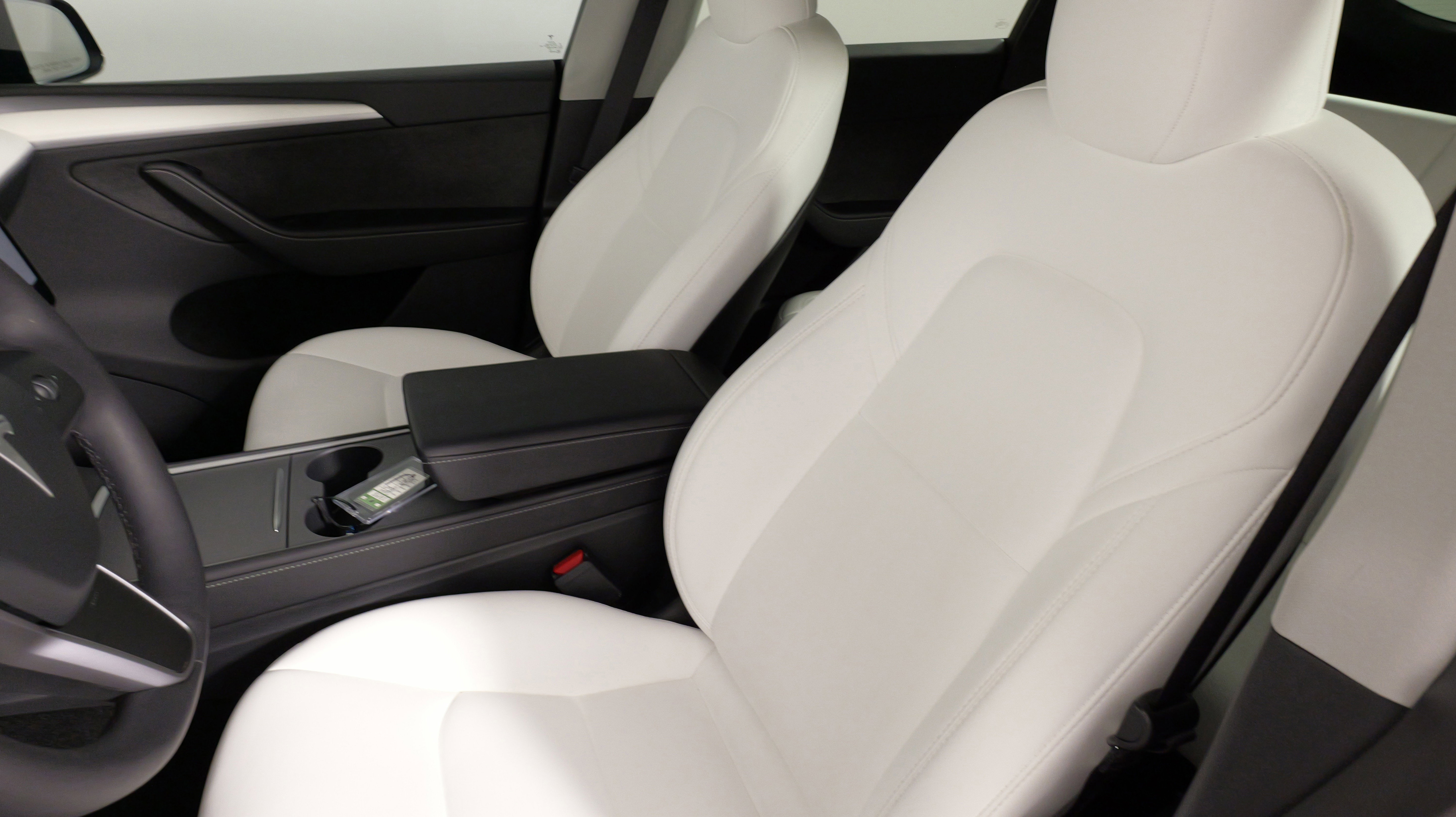 Used 2024 Tesla Model Y Long Range image 27