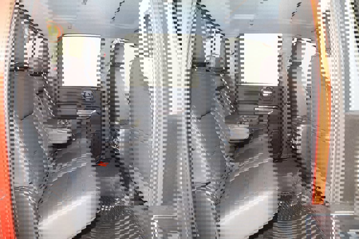 Used 2022 Chevrolet Silverado 2500 LTZ w/ LTZ Plus Package image 12