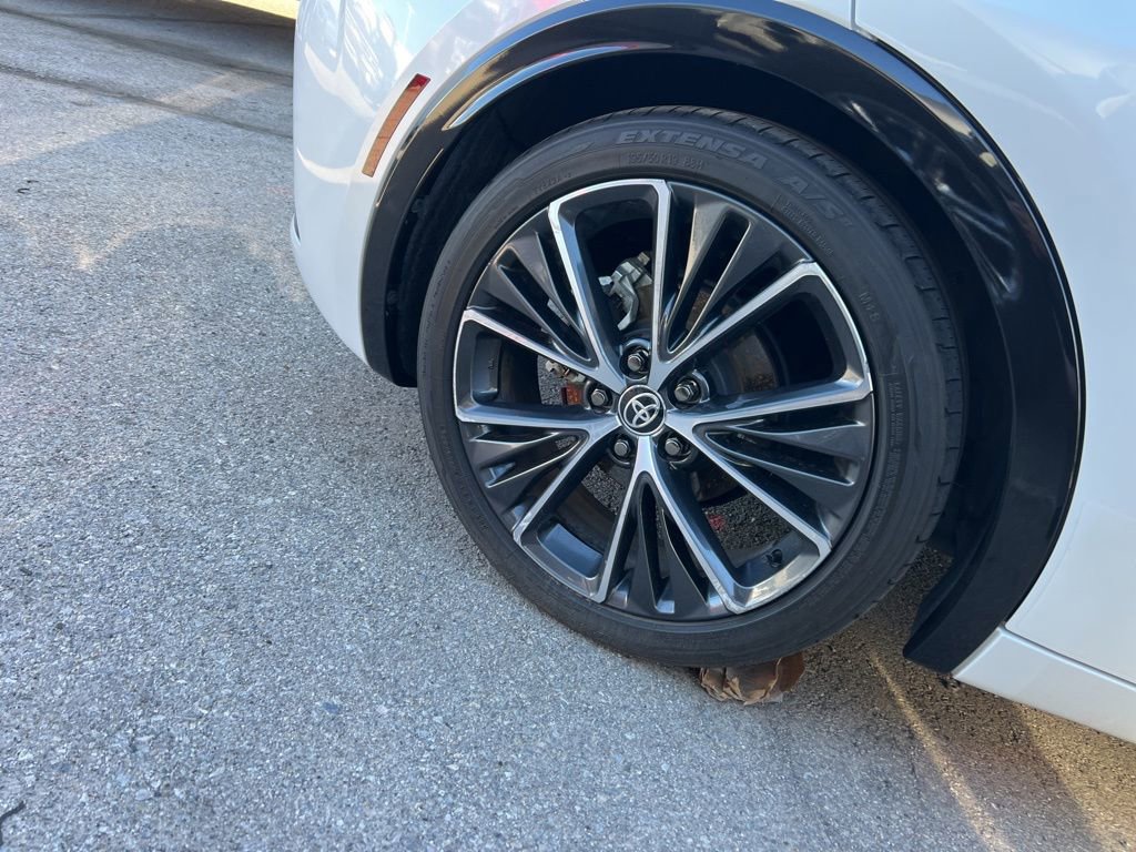 Used 2023 Toyota Prius XLE image 8