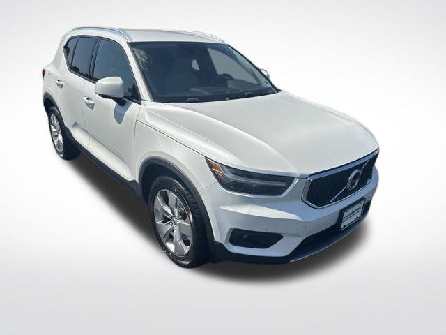 Used 2022 Volvo XC40 T4 Momentum FWD image 7