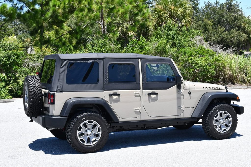 Used 2018 Jeep Wrangler Unlimited Rubicon w/ Connectivity Group AWD/4WD image 30