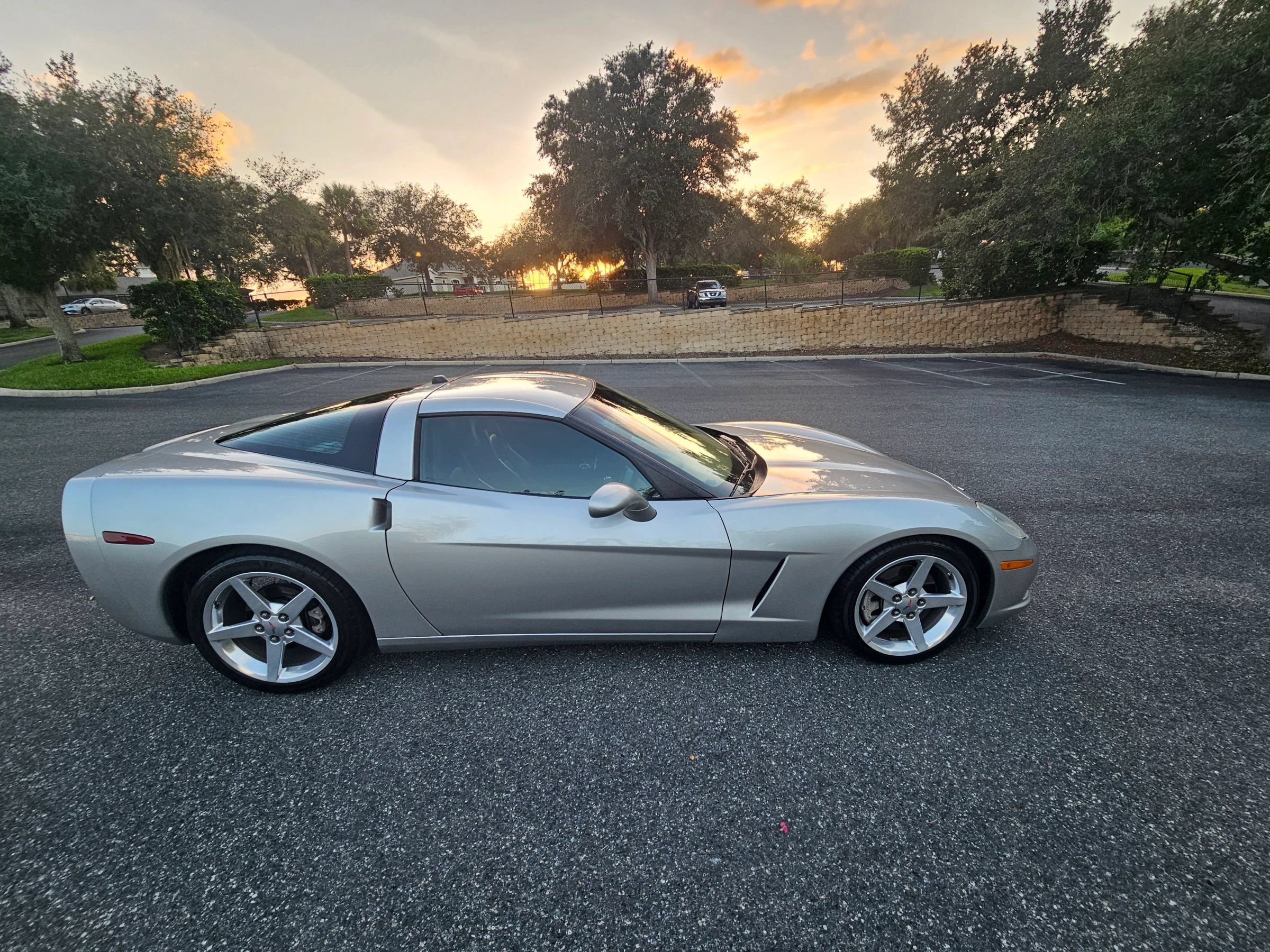 Used 2005 Chevrolet Corvette Coupe w/ Preferred Equipment Group RWD image 9