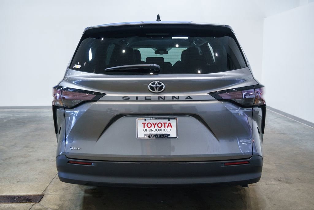 Certified 2026 Toyota Sienna LE FWD image 8