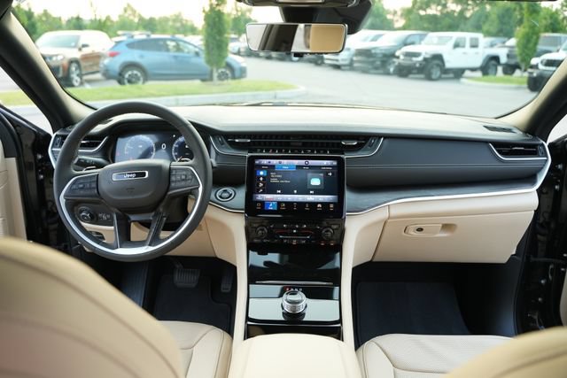 Used 2023 Jeep Grand Cherokee L Limited w/ Luxury Tech Group II RWD image 26