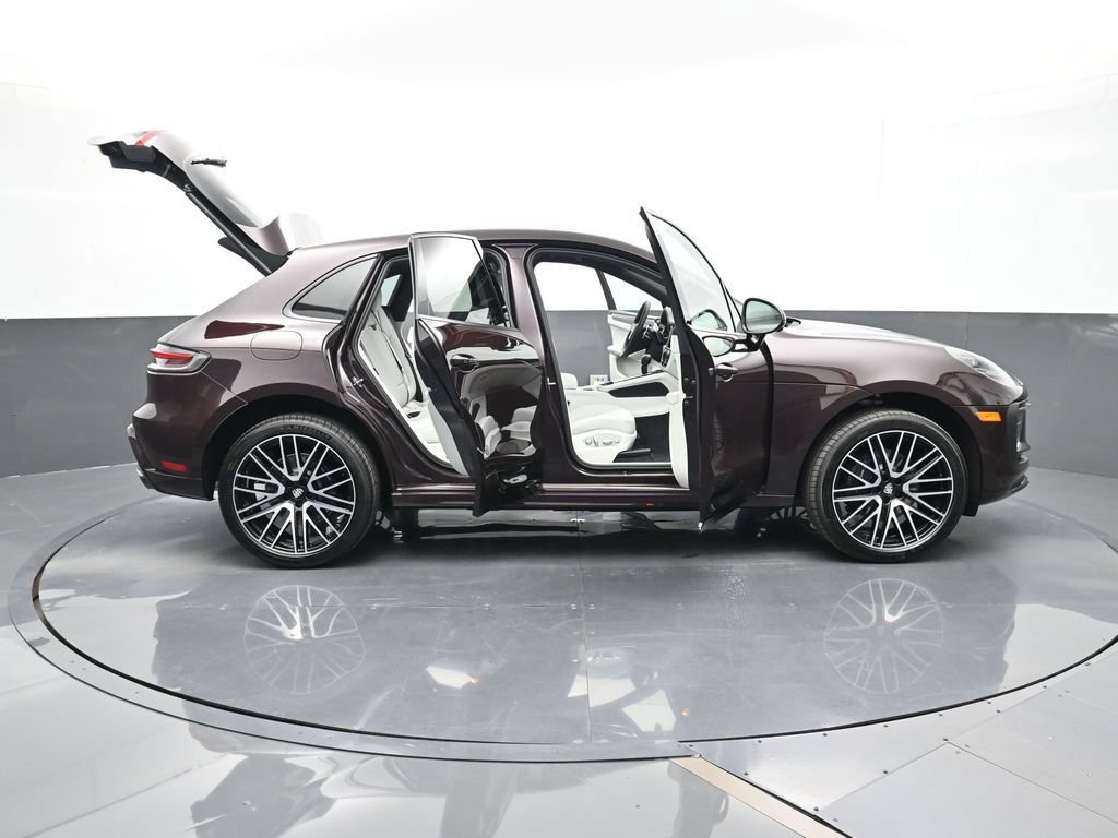 Certified 2026 Porsche Macan AWD/4WD image 35