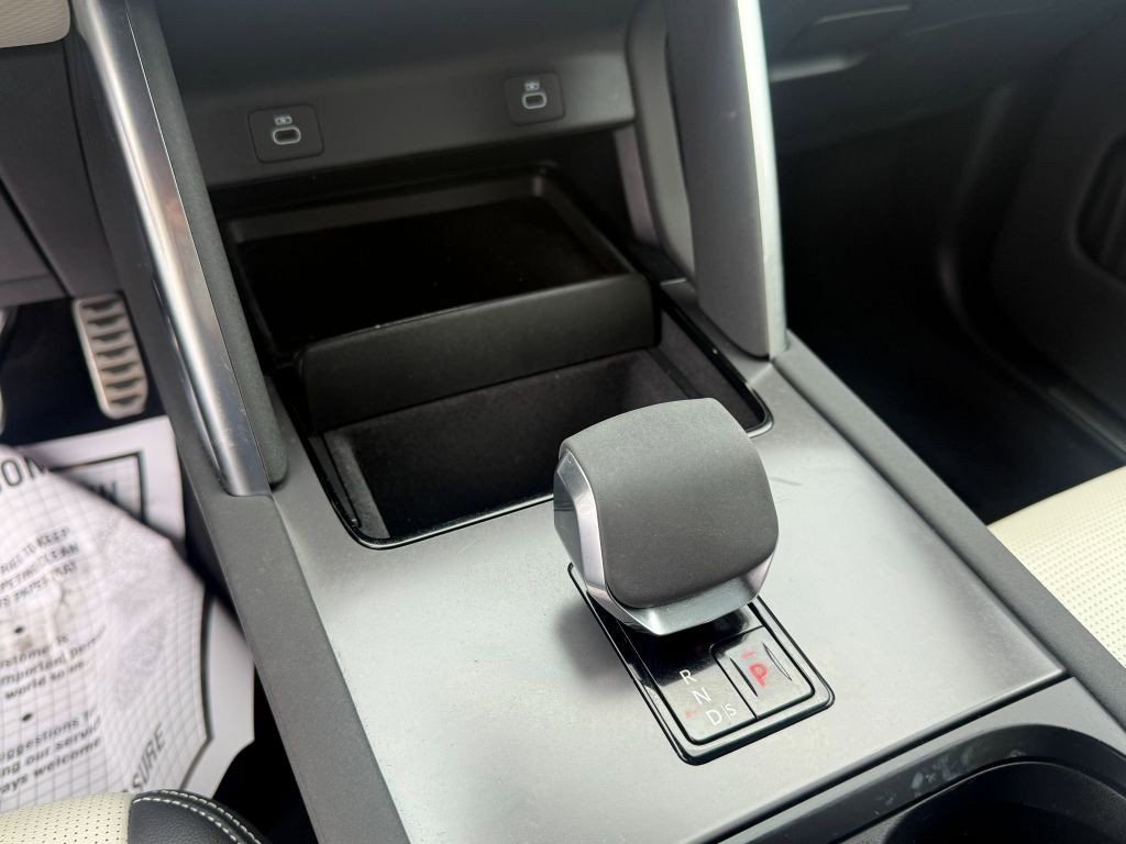 Used 2024 Land Rover Discovery Sport Dynamic SE image 16