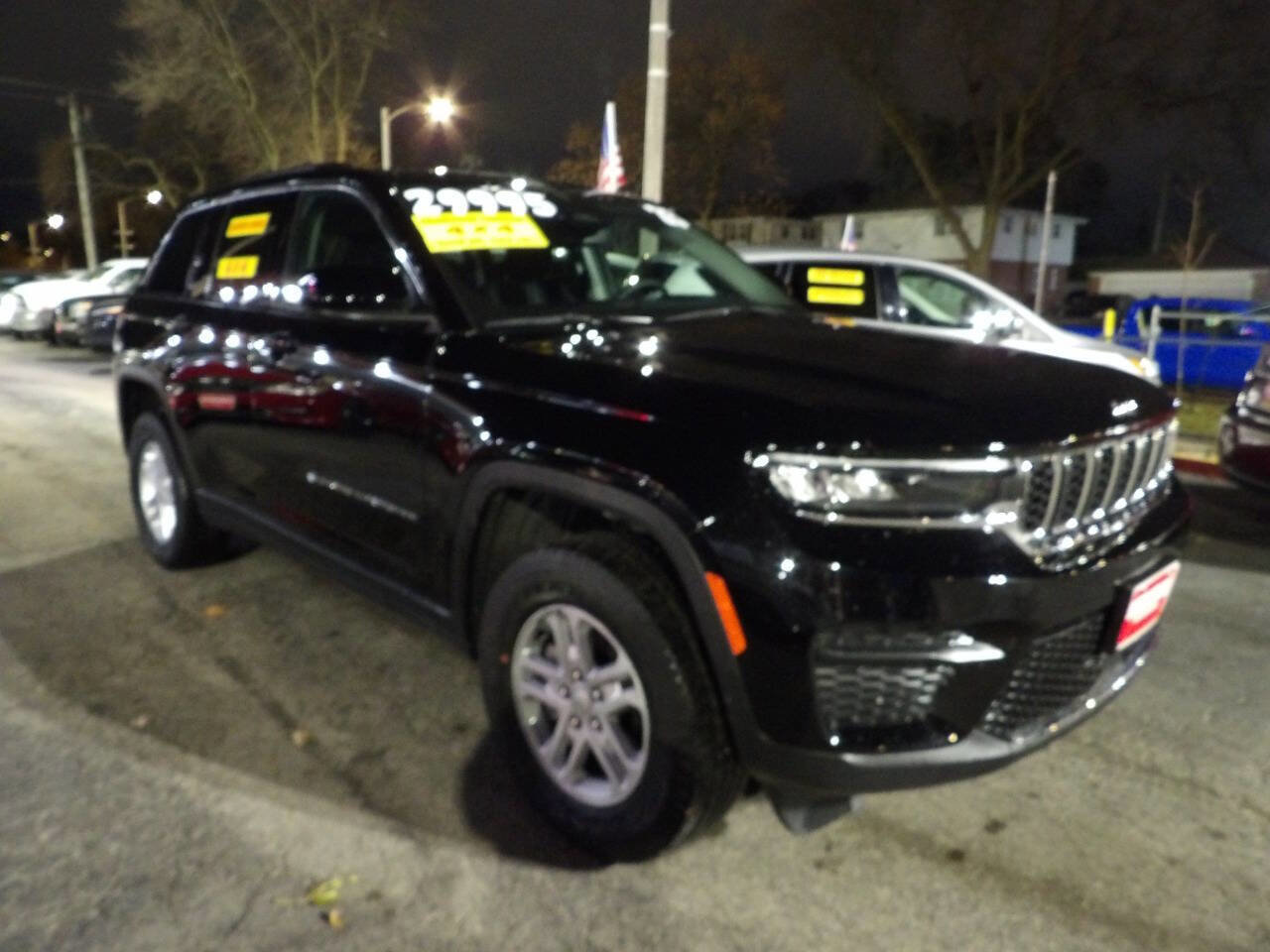 Used 2023 Jeep Grand Cherokee Laredo image 5