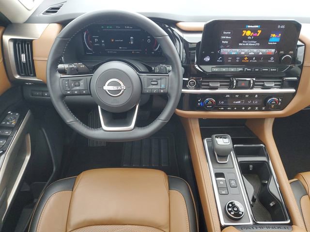 Used 2023 Nissan Pathfinder Platinum AWD/4WD image 18