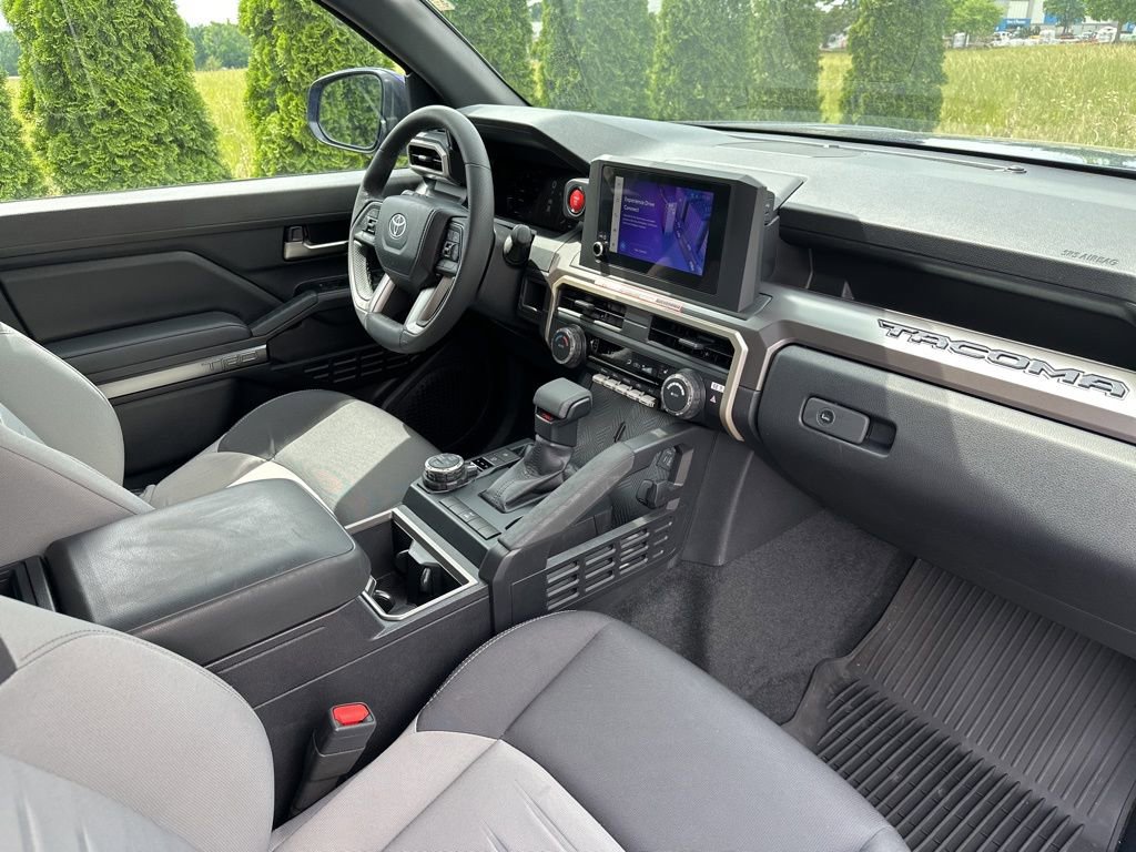 Certified 2025 Toyota Tacoma TRD Off-Road AWD/4WD image 32