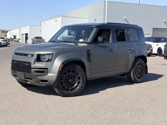 Used 2025 Land Rover Defender 110 AWD/4WD image 2