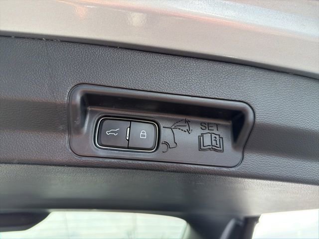 Used 2022 Ford Explorer XLT w/ Equipment Group 202A image 12