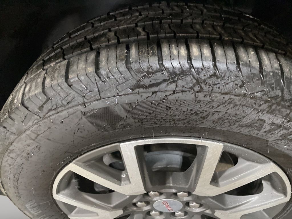 Used 2023 GMC Acadia SLE w/ Driver Convenience Package image 31