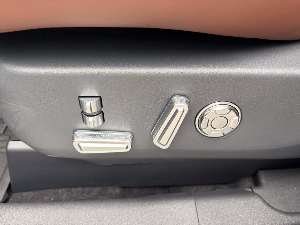New 2026 Lincoln Nautilus Reserve AWD/4WD image 13
