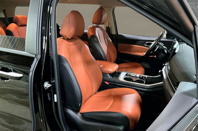 Used 2025 Kia Carnival EX image 15