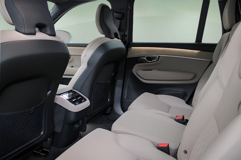 New 2026 Volvo XC90 B6 Core image 11