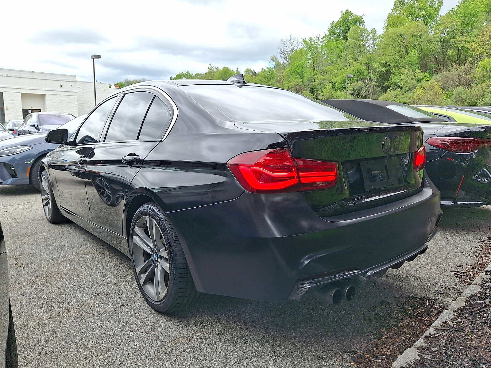 Used 2018 BMW 330i xDrive Sedan w/ Convenience Package AWD/4WD image 3