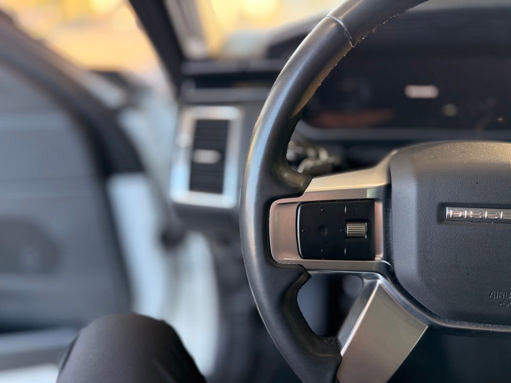 Used 2024 Land Rover Discovery S image 7
